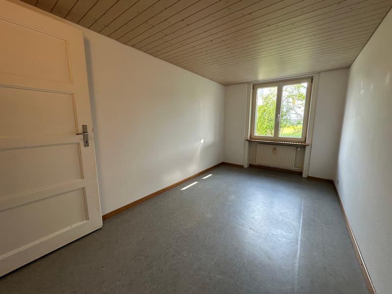 Incantevole appartamento di 3 locali in un edificio storico con balcone a Roggwil – disponibile immediatamente! (7)