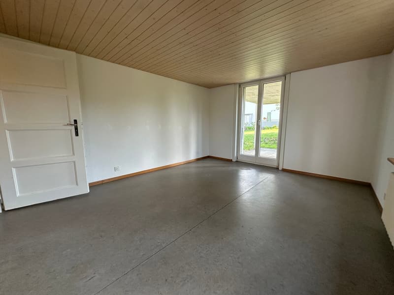 Incantevole appartamento di 3 locali in un edificio storico con balcone a Roggwil – disponibile immediatamente! (9)