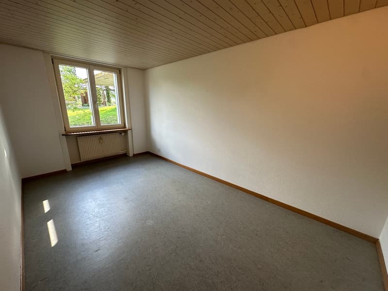Incantevole appartamento di 3 locali in un edificio storico con balcone a Roggwil – disponibile immediatamente! (6)
