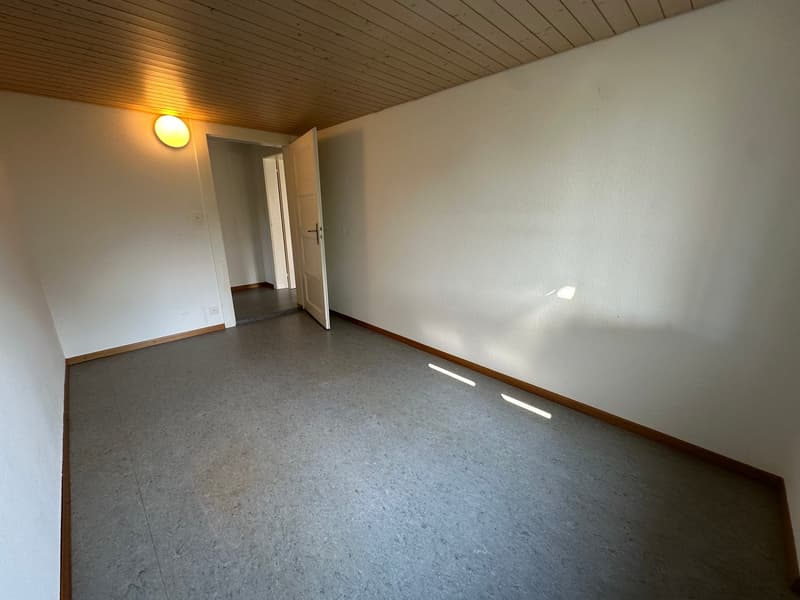 Incantevole appartamento di 3 locali in un edificio storico con balcone a Roggwil – disponibile immediatamente! (8)