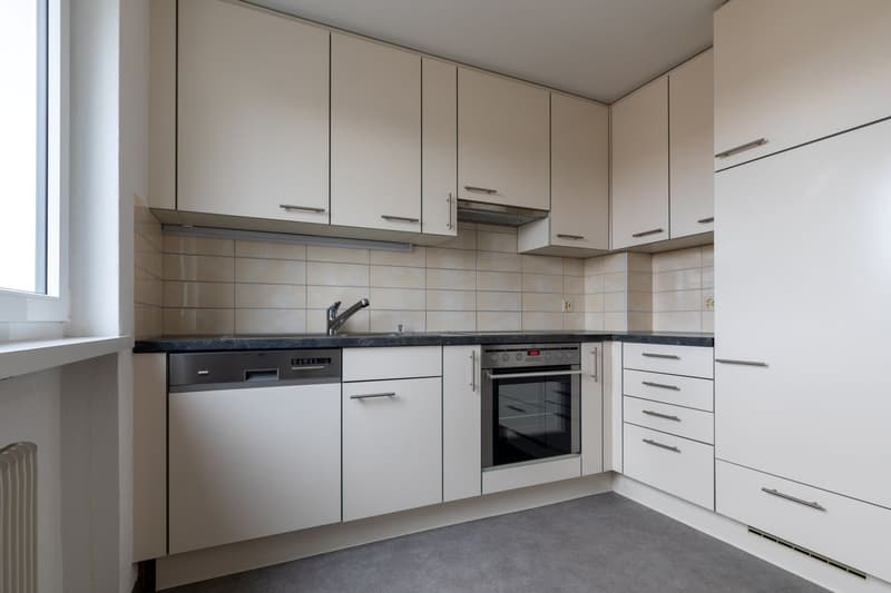 Joli appartement de 3 pièces, situé au centre, à louer immédiatement. (4)