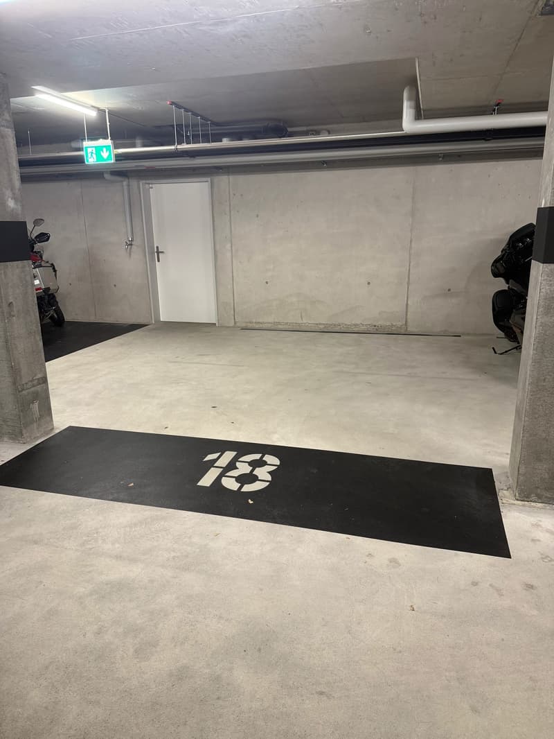 Motorrad-Einstellplatz zu vermieten (1)
