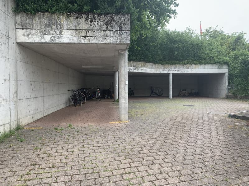 Covered parking spaces for rent (1)