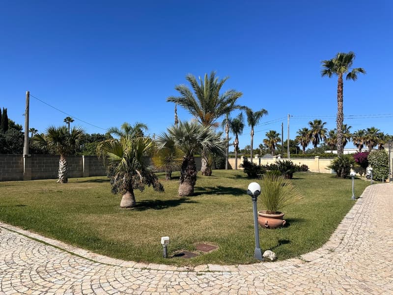 Majestic Luxury Villa with Pool in Scorrano (5)