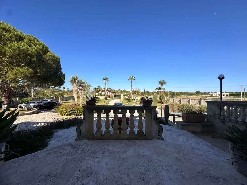 Majestic Luxury Villa with Pool in Scorrano (13)