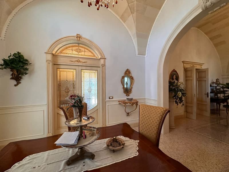 Majestic Luxury Villa with Pool in Scorrano (23)
