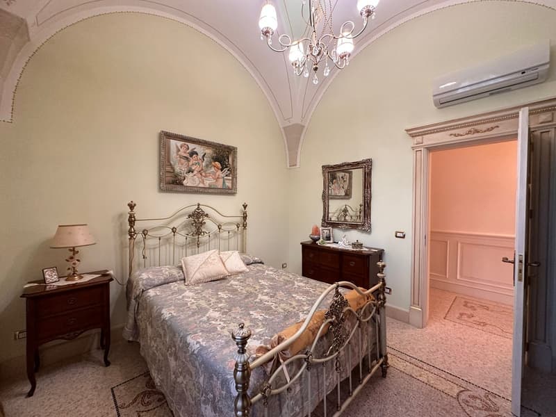 Majestic Luxury Villa with Pool in Scorrano (32)