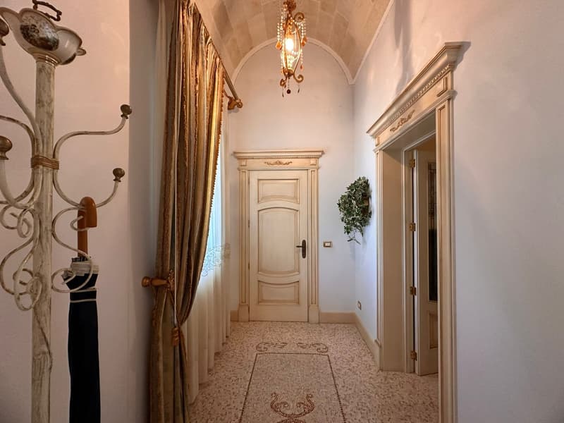 Majestic Luxury Villa with Pool in Scorrano (47)