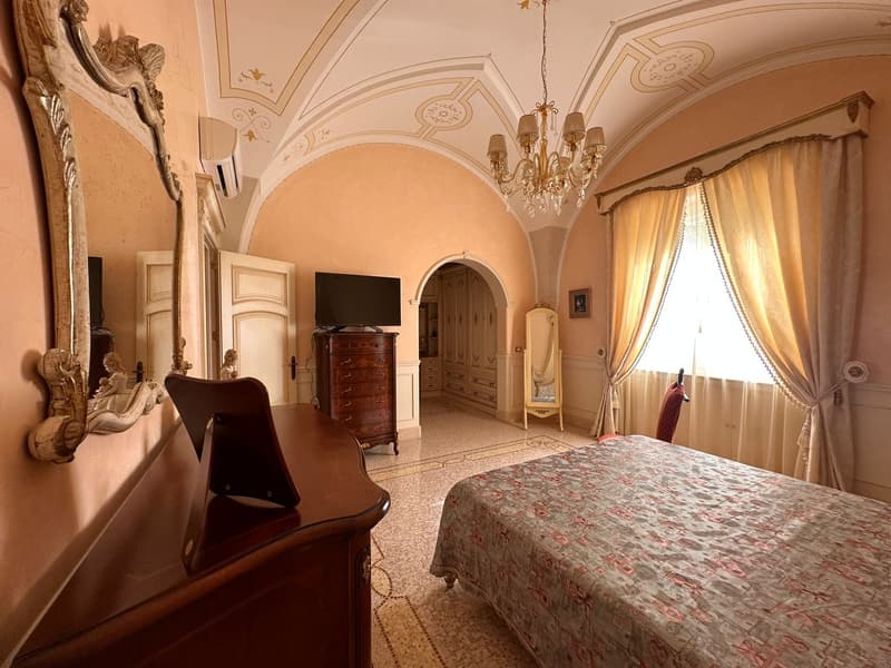 Majestic Luxury Villa with Pool in Scorrano (39)