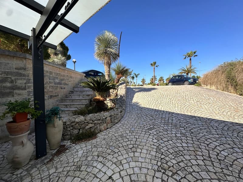 Majestic Luxury Villa with Pool in Scorrano (57)