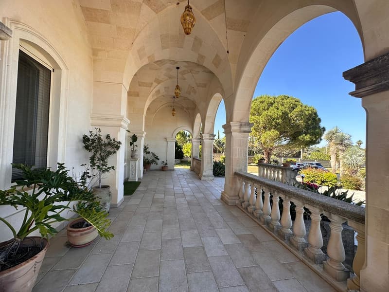 Majestic Luxury Villa with Pool in Scorrano (9)