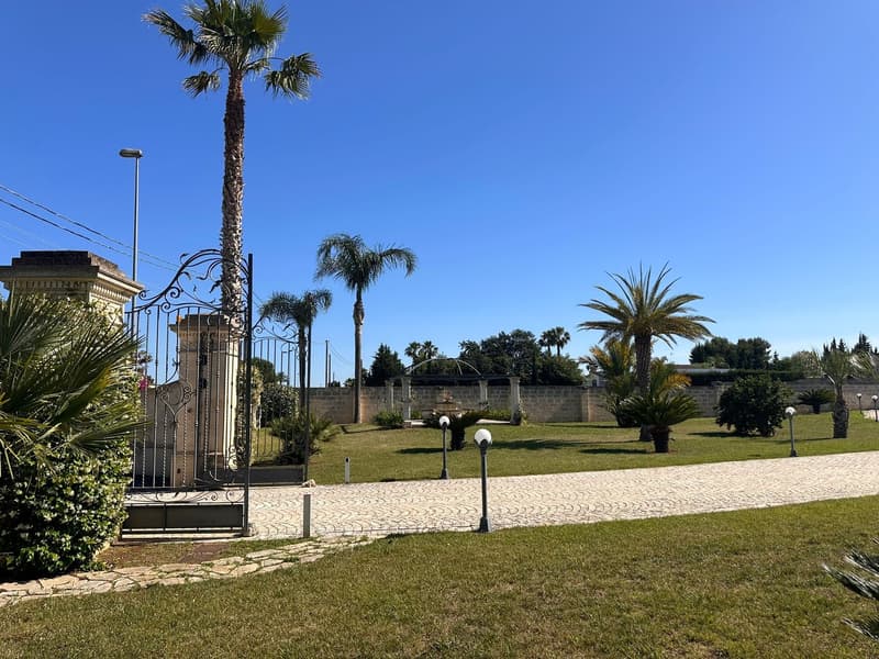 Majestic Luxury Villa with Pool in Scorrano (3)