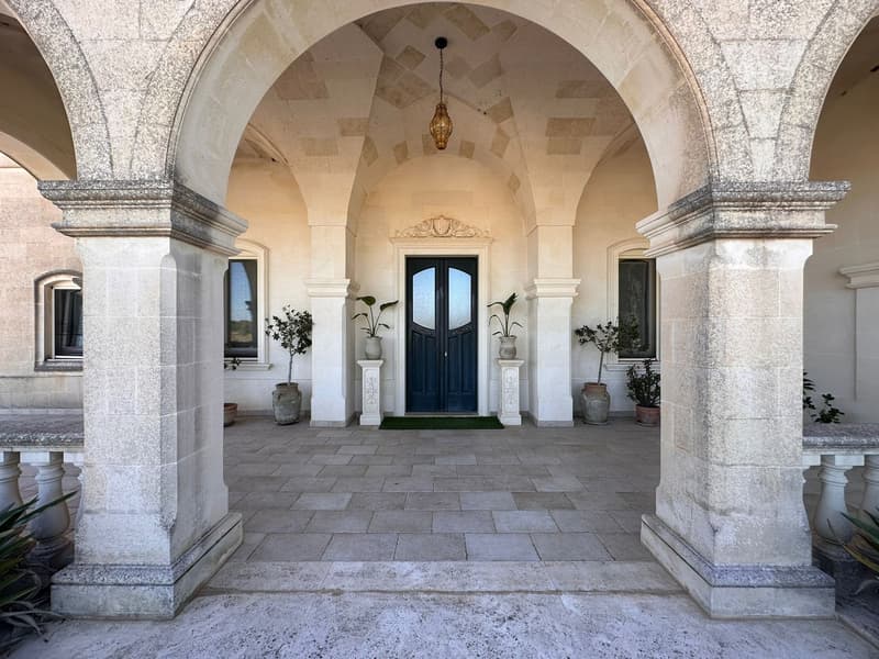 Majestic Luxury Villa with Pool in Scorrano (10)