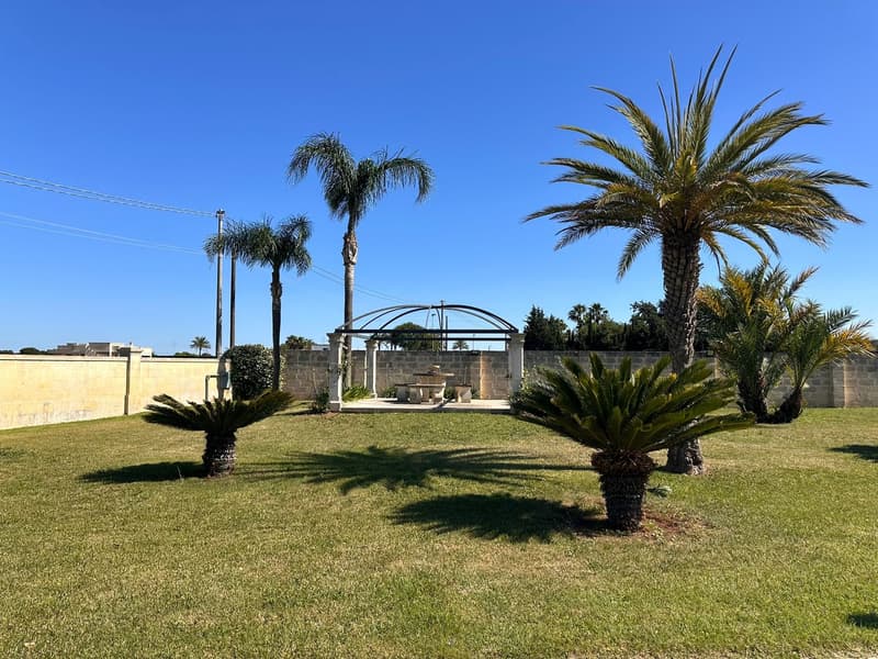 Majestic Luxury Villa with Pool in Scorrano (4)