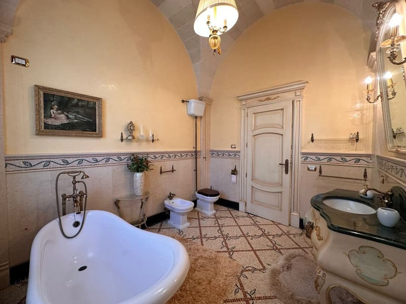 Majestic Luxury Villa with Pool in Scorrano (36)