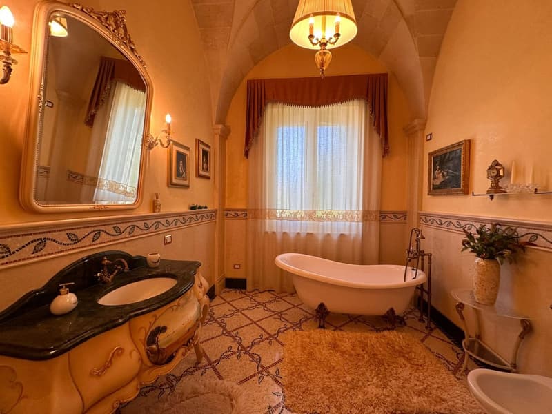Majestic Luxury Villa with Pool in Scorrano (37)