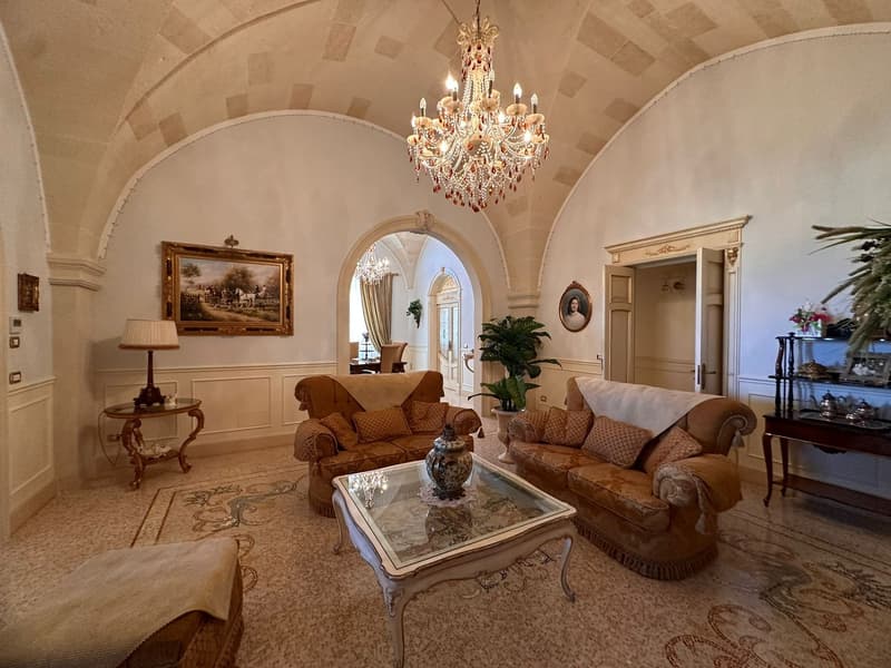 Majestic Luxury Villa with Pool in Scorrano (19)