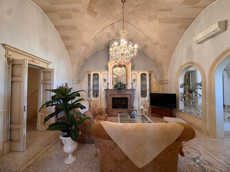 Majestic Luxury Villa with Pool in Scorrano (18)