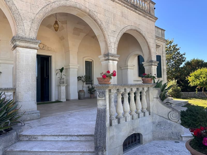 Majestic Luxury Villa with Pool in Scorrano (8)