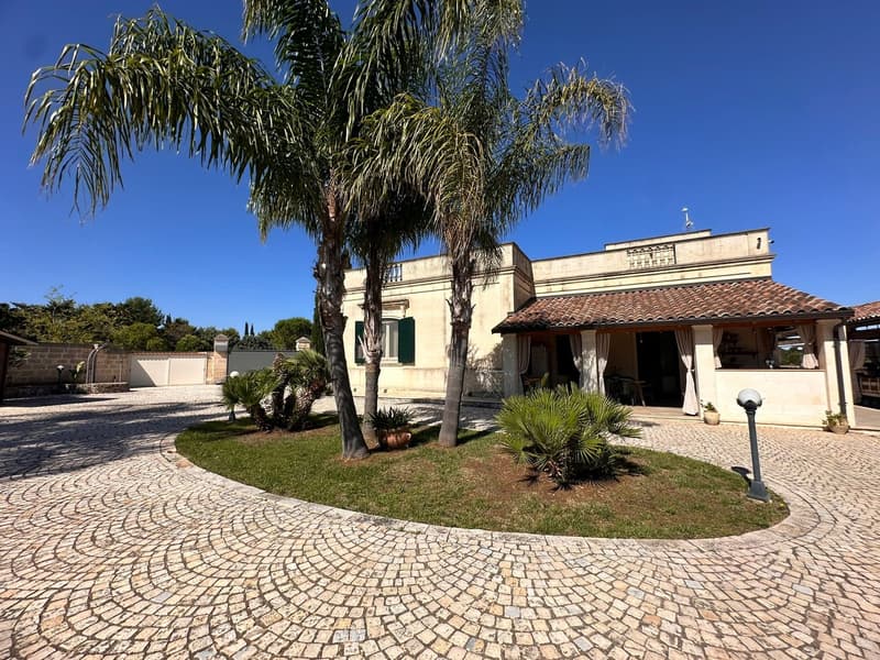 Majestic Luxury Villa with Pool in Scorrano (63)