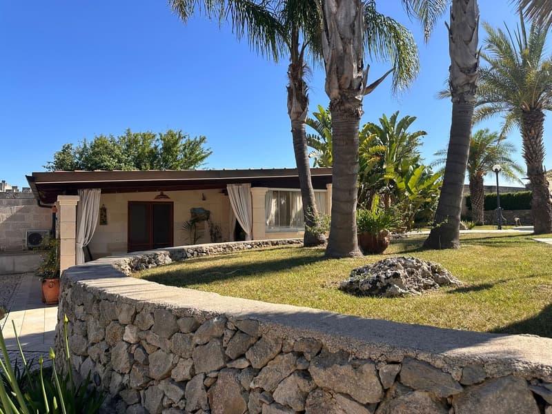 Majestic Luxury Villa with Pool in Scorrano (67)