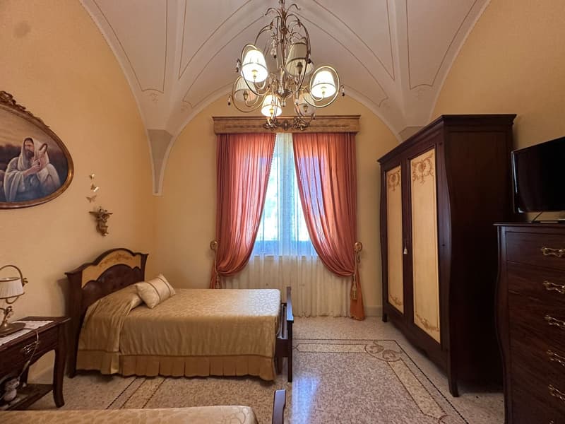 Majestic Luxury Villa with Pool in Scorrano (31)