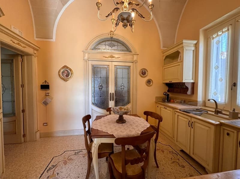 Majestic Luxury Villa with Pool in Scorrano (25)
