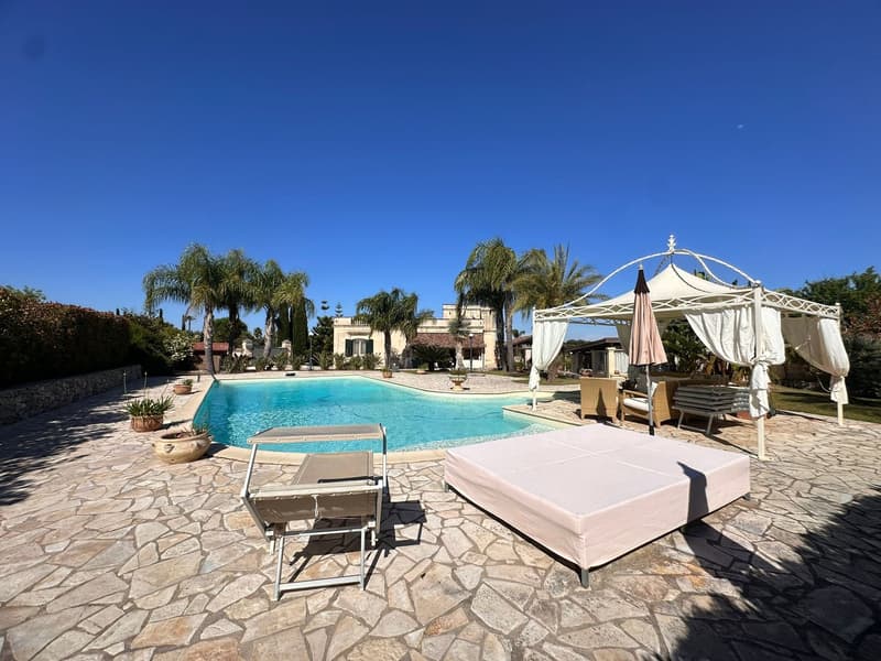 Majestic Luxury Villa with Pool in Scorrano (76)