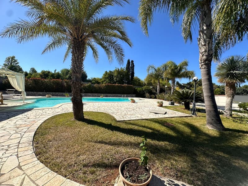 Majestic Luxury Villa with Pool in Scorrano (74)
