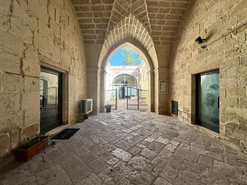 Elegant Independent Villa for Sale in Maglie (2)