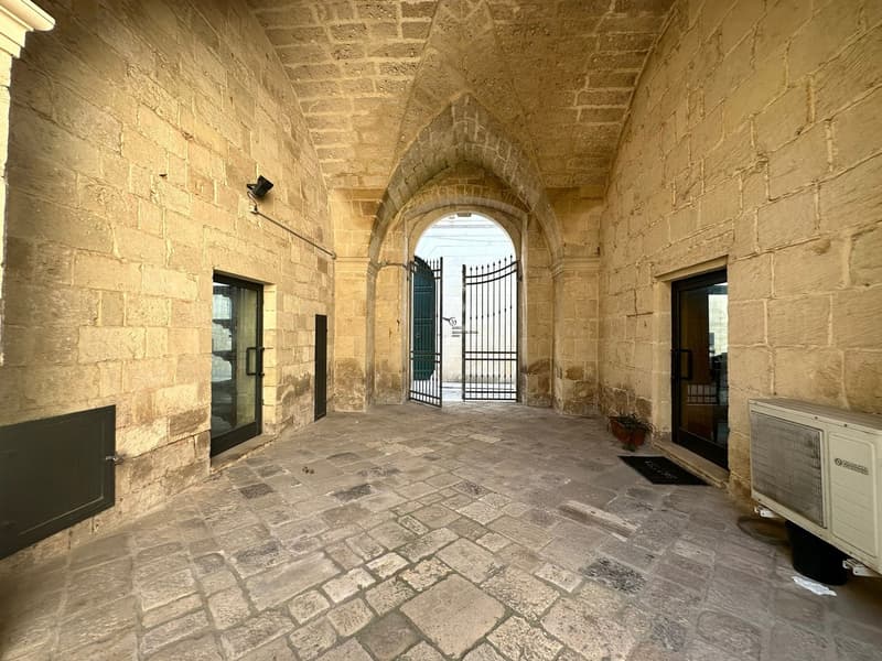Elegant Independent Villa for Sale in Maglie (3)