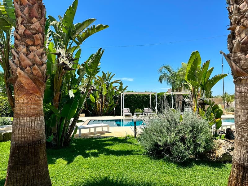 1525-VC - Scorrano - Villa Neu Bau mit Pool und Bezauberndem Garten (8)