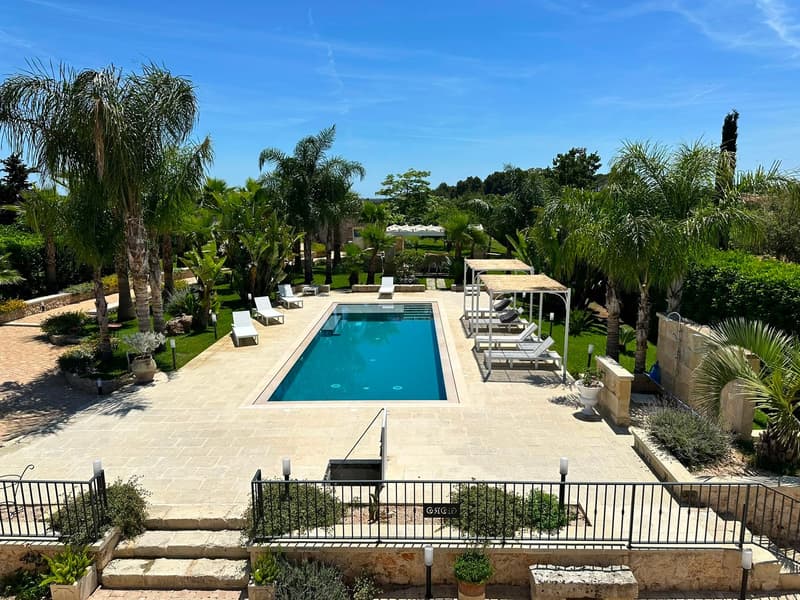 1525-VC - Scorrano - Villa Neu Bau mit Pool und Bezauberndem Garten (18)