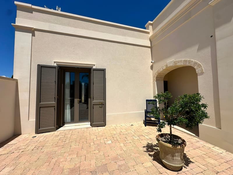 1525-VC - Scorrano - Villa Neu Bau mit Pool und Bezauberndem Garten (29)