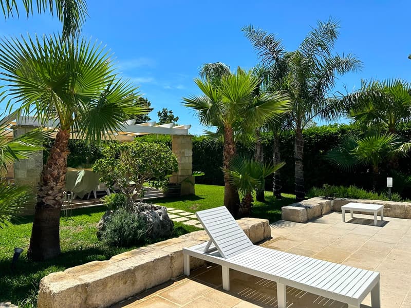 1525-VC - Scorrano - Villa Neu Bau mit Pool und Bezauberndem Garten (10)