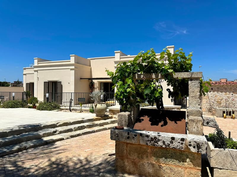 1525-VC - Scorrano - Villa Neu Bau mit Pool und Bezauberndem Garten (15)