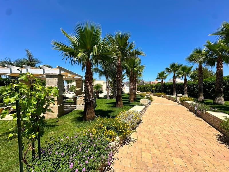 1525-VC - Scorrano - Villa Neu Bau mit Pool und Bezauberndem Garten (6)