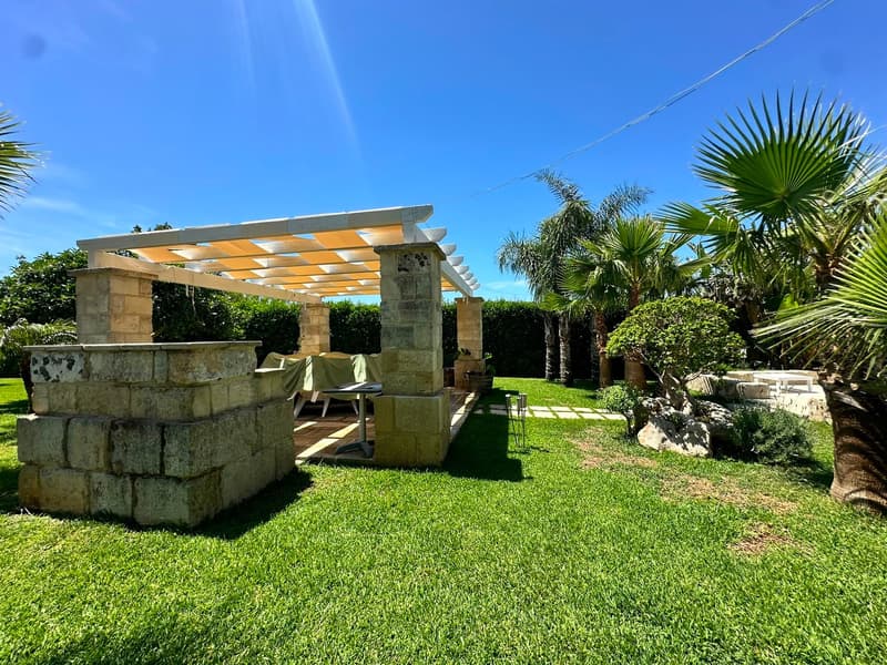 1525-VC - Scorrano - Villa Neu Bau mit Pool und Bezauberndem Garten (12)