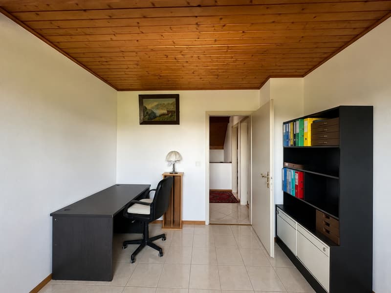 Unabhängige Villa mit Pool und Garage (17)