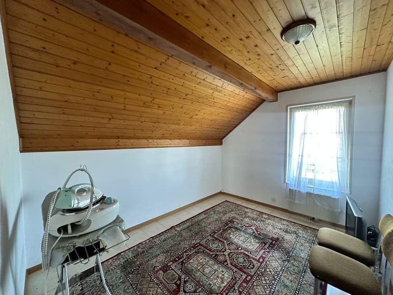 Unabhängige Villa mit Pool und Garage (18)