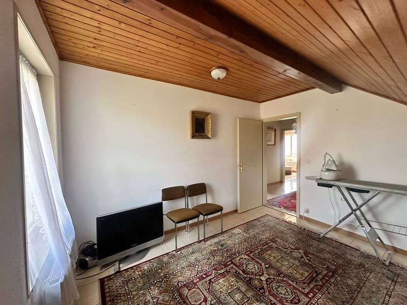 Unabhängige Villa mit Pool und Garage (19)
