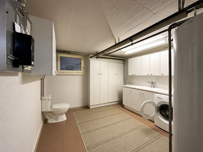 Unabhängige Villa mit Pool und Garage (35)