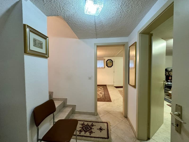 Unabhängige Villa mit Pool und Garage (23)