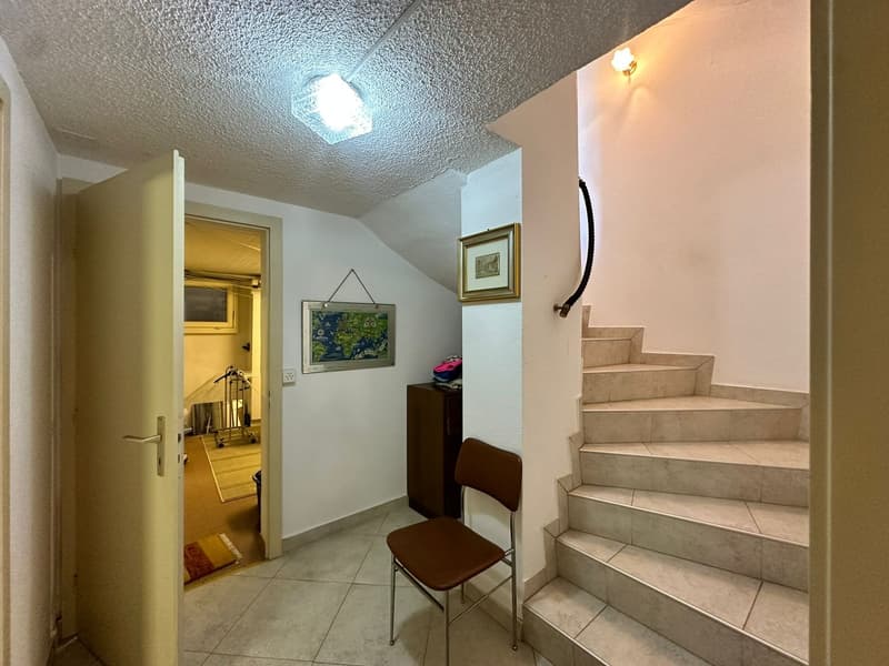 Unabhängige Villa mit Pool und Garage (22)