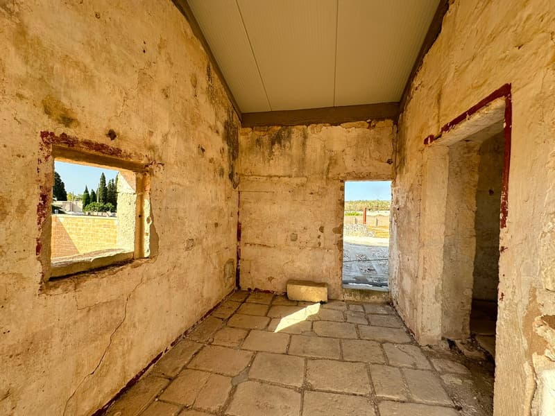 Commercial Premise for Sale in Giuggianello – Ideal for Bar, Café or Restaurant (29)