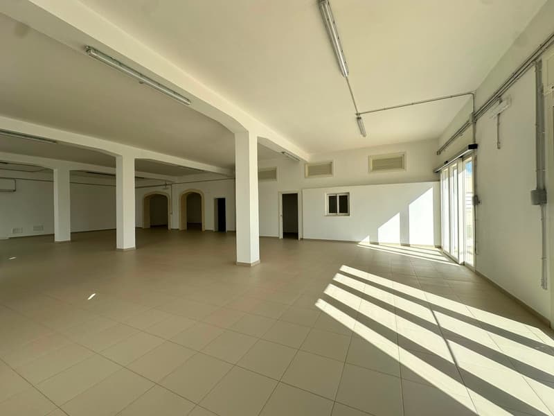 Commercial Premise for Sale in Giuggianello – Ideal for Bar, Café or Restaurant (6)