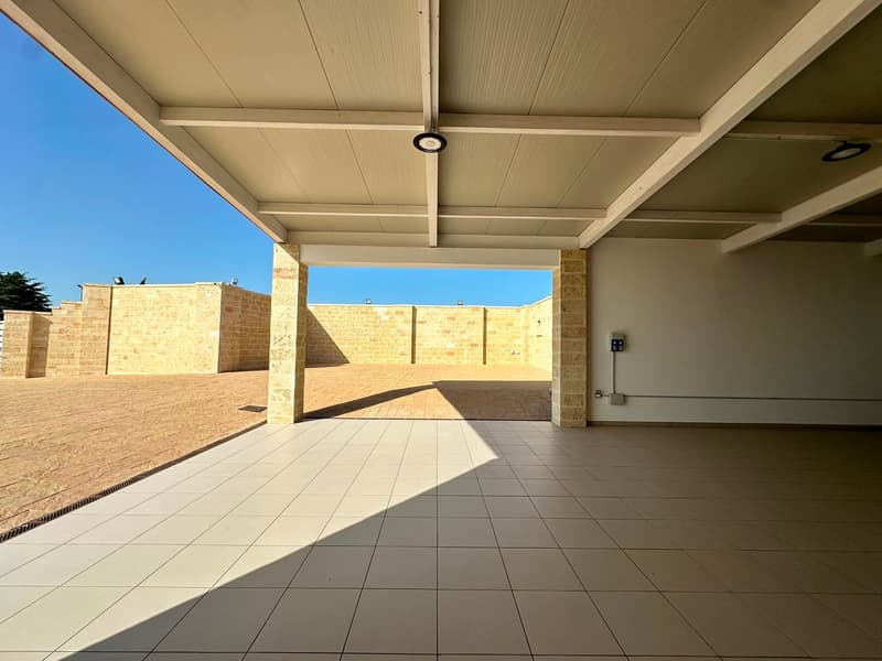 Commercial Premise for Sale in Giuggianello – Ideal for Bar, Café or Restaurant (19)