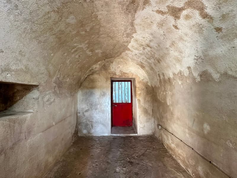Commercial Premise for Sale in Giuggianello – Ideal for Bar, Café or Restaurant (35)