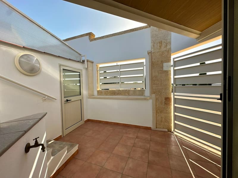 Commercial Premise for Sale in Giuggianello – Ideal for Bar, Café or Restaurant (50)