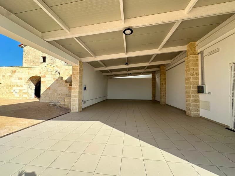 Commercial Premise for Sale in Giuggianello – Ideal for Bar, Café or Restaurant (21)